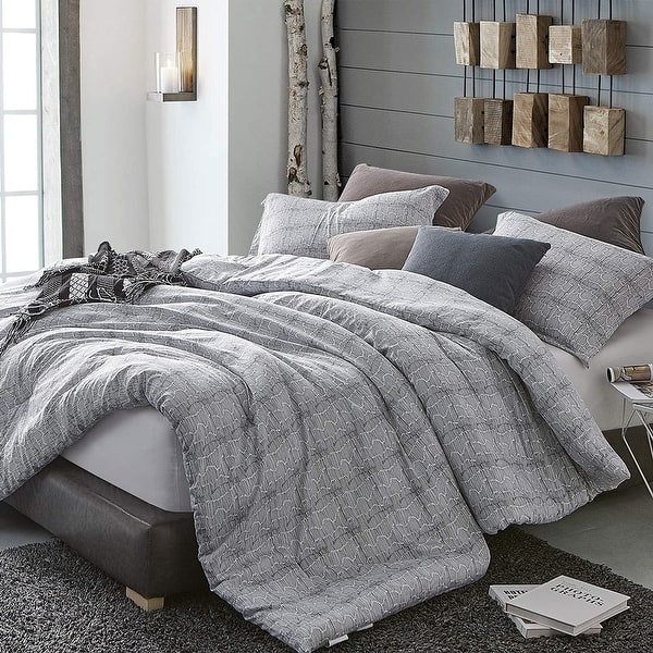 https://ak1.ostkcdn.com/images/products/is/images/direct/2146507b5aa572a7f26451d6787faf202917c105/Tectonic-Oversized-Comforter---100%25-Cotton.jpg?impolicy=medium