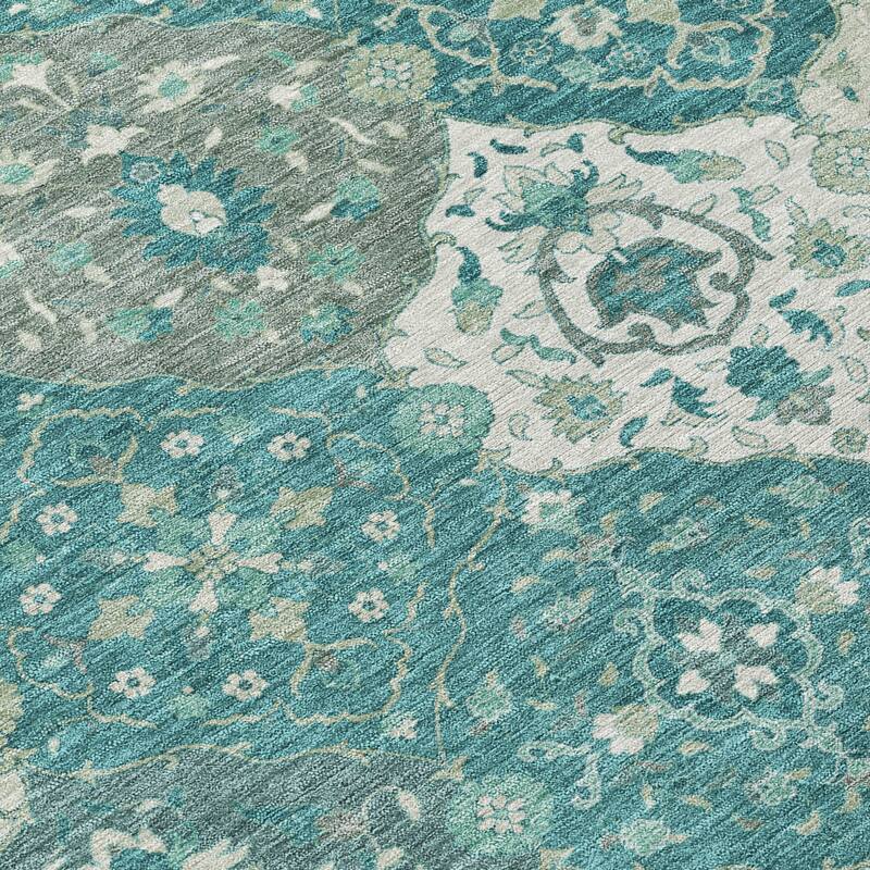 Machine Washable Indoor/ Outdoor Traditional Panel Chantille Rug