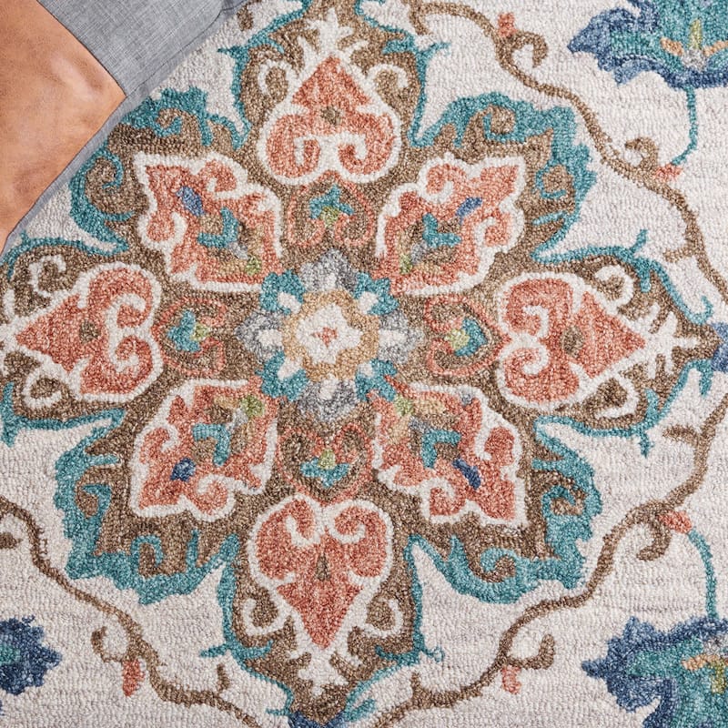 SAFAVIEH Handmade Blossom Tjakea French Country Wool Rug