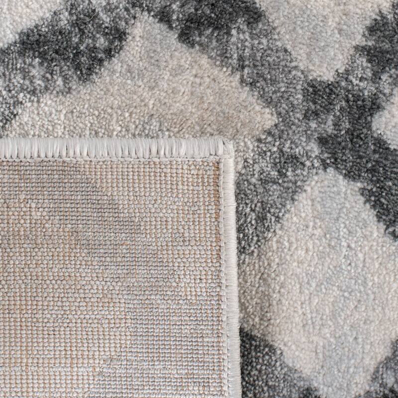 SAFAVIEH Isabella Bethany Trellis Distressed Rug