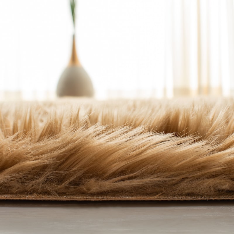SAFAVIEH, Faux Sheep Idith Shona 2.4-inch Thick Rug