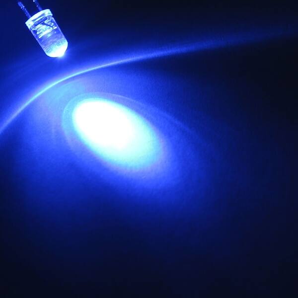 100Pcs DC 3.03.2V 20mA High Brightness LED Lamp Blue Light 2Pin