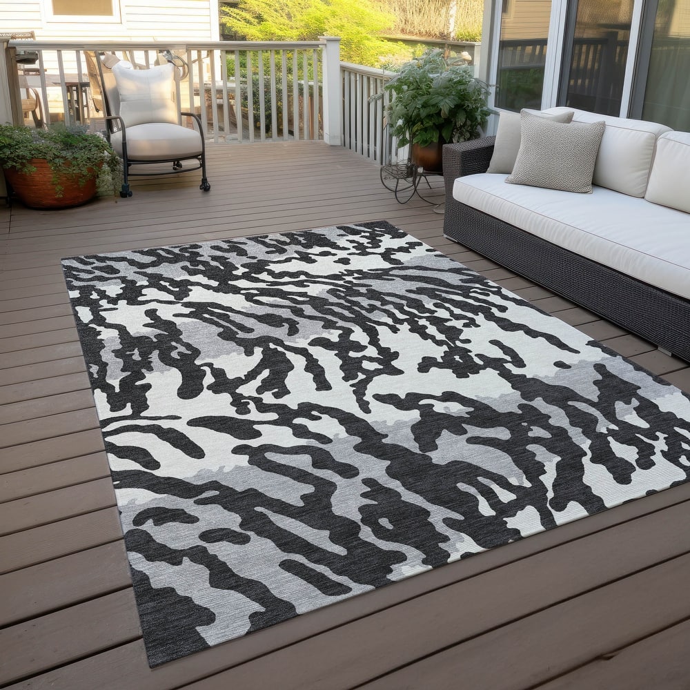 Machine Washable Indoor/ Outdoor Chantille Abstract Animal Print Rug