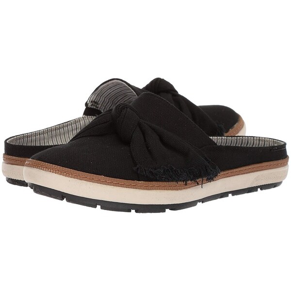 bare traps closed toe sandals