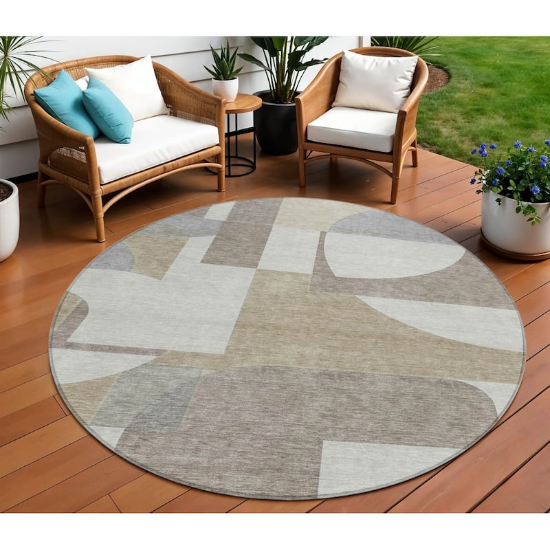 HomeRoots Geometric Modern Rectangle Outdoor Rug - 8' Round
