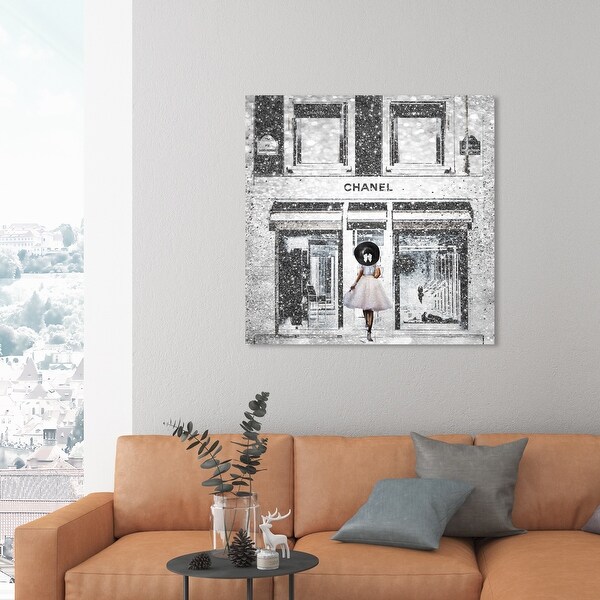 Oliver Gal Fashion and Glam Wall Art Canvas Prints 'Queen of