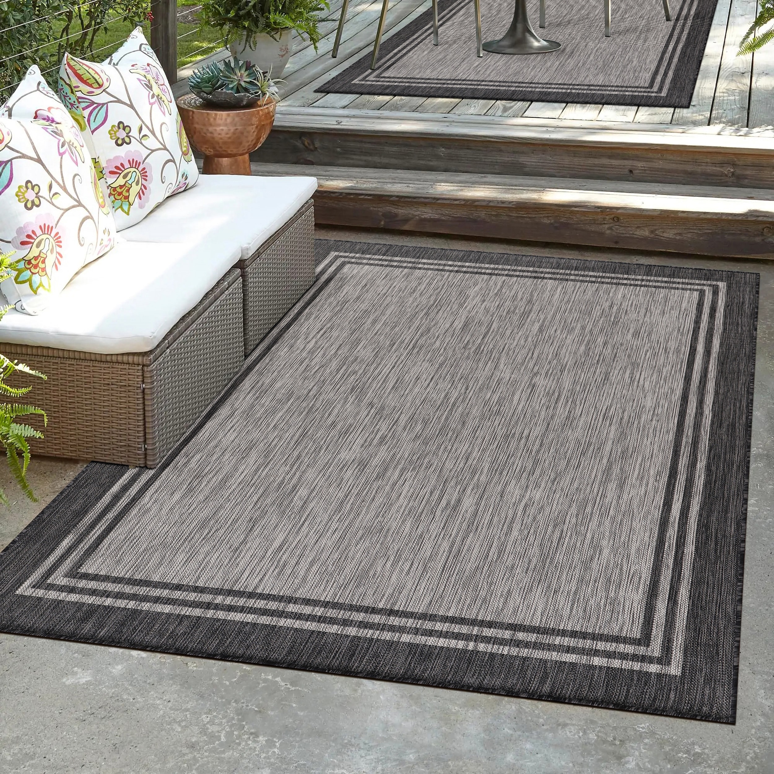 Washable Bordered Indoor Outdoor Rug for Patio, Deck, Porch - On Sale - Bed  Bath & Beyond - 38162742