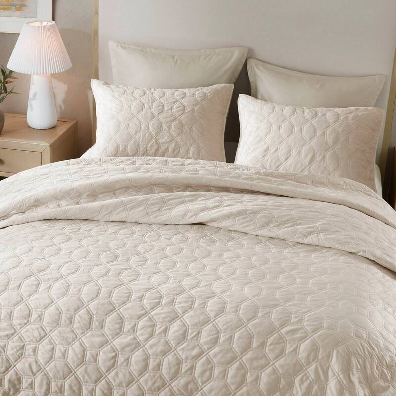 Madison Park Emery 3 Piece Velvet Quilt Set