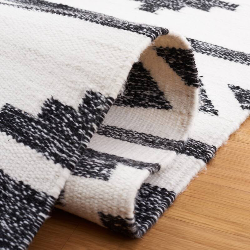 SAFAVIEH Handmade Kilim Tylaj Boho Tribal Rug