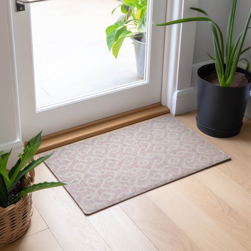 Machine Washable Indoor/ Outdoor Chantille Modern Trellis Rug - Pink - 1'8" x 2'6"