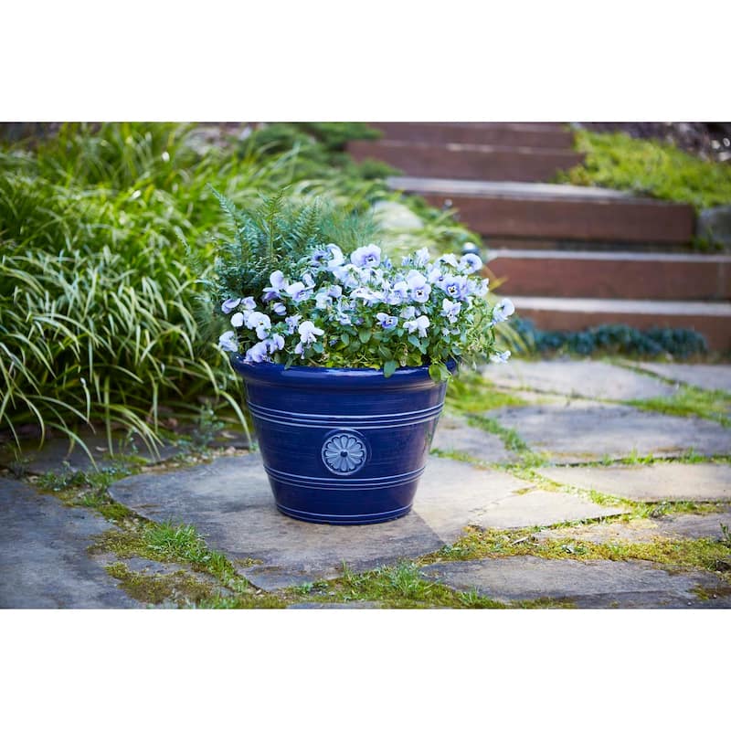 Southern Patio Modesto Handcrafted Composite Planter