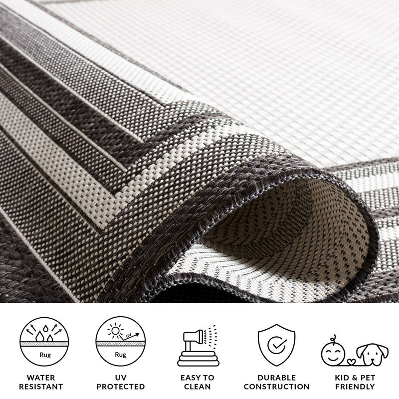 SAFAVIEH Courtyard Vickie Indoor/Outdoor Waterproof Patio Backyard Rug