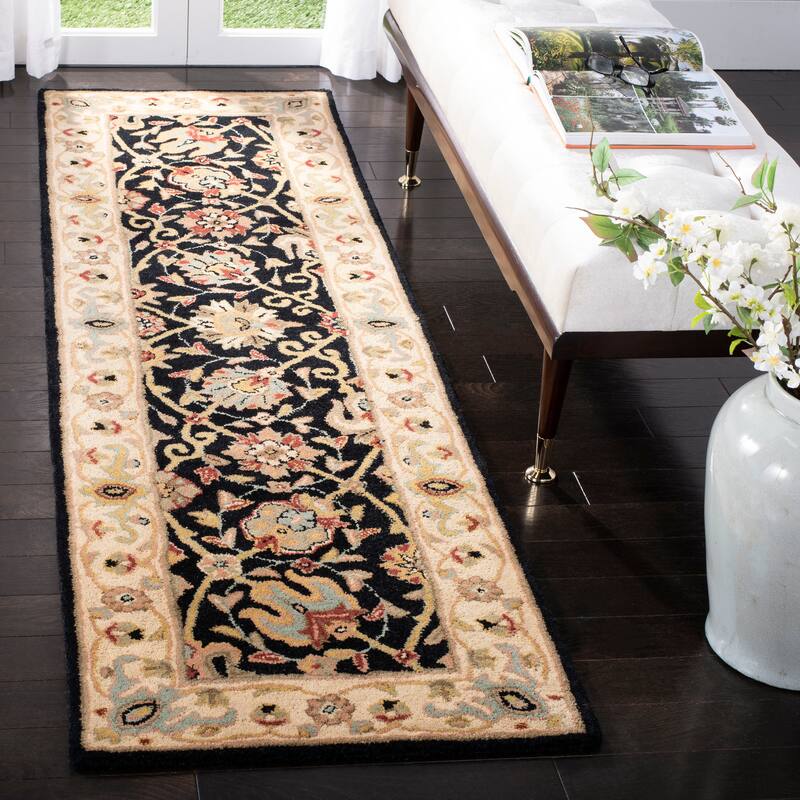 SAFAVIEH Handmade Antiquity Mazie Traditional Oriental Wool Rug - 2'3" x 12' Runner - Black