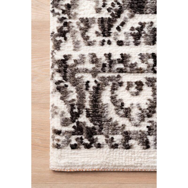 Nuloom Transitional Vintage Lavish Mayen Medallion Area Rug