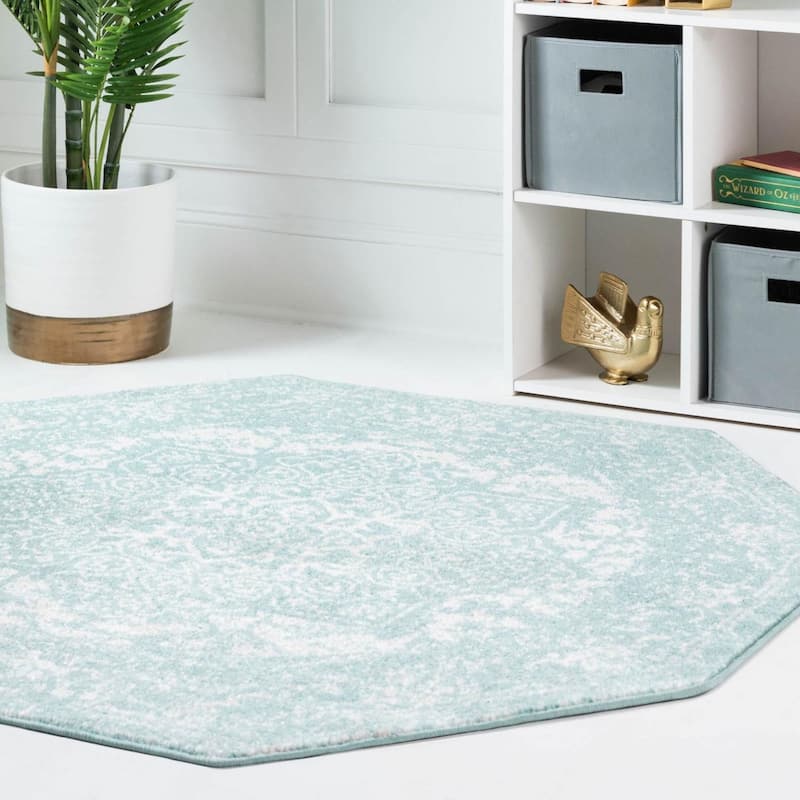 Traditional Brenda Collection Area Rug