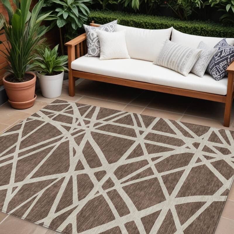 HomeRoots Geometric Transitional Rectangle Outdoor Rug - 8' X 10'