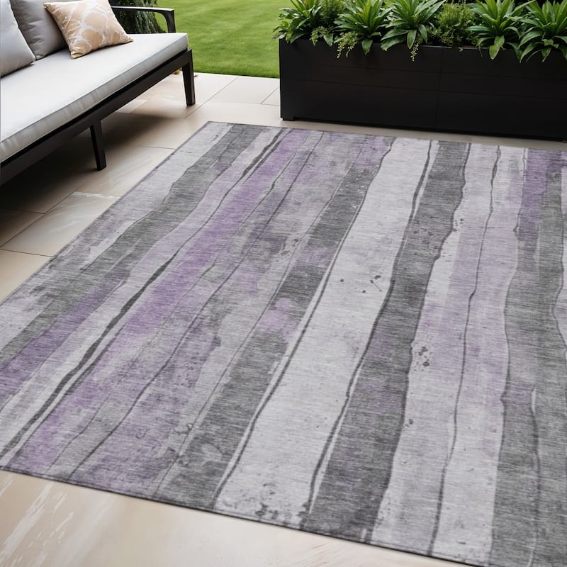 HomeRoots Striped Transitional Rectangle Outdoor Rug - 5' X 8'
