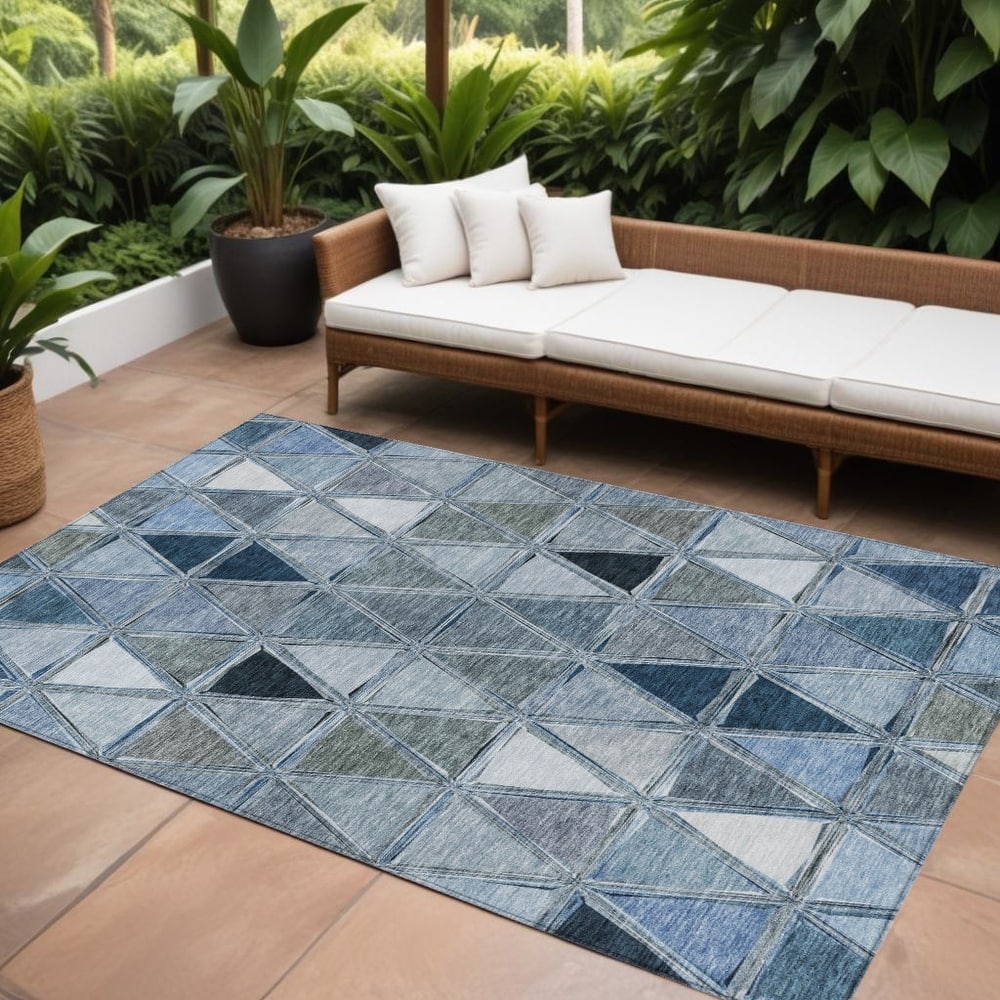 HomeRoots Geometric Transitional Rectangle Outdoor Rug