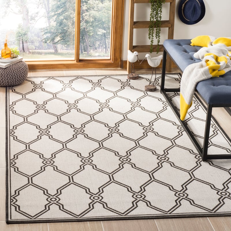 SAFAVIEH Linden Jeri Indoor/ Outdoor Waterproof Patio Backyard Rug - 4' x 6' - Light Grey/Charcoal