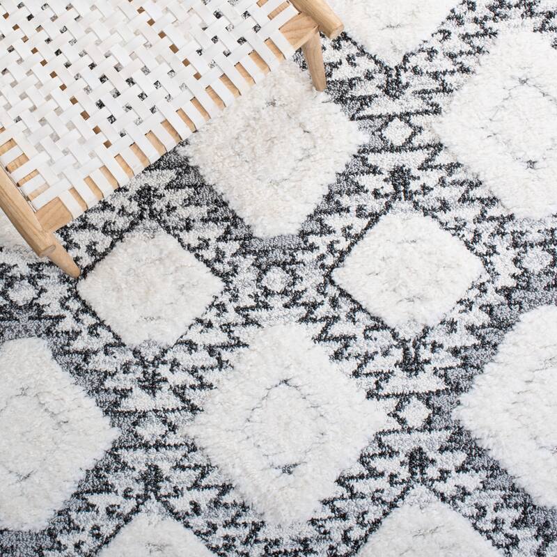 SAFAVIEH Moroccan Tassel Shag Marianne 2-inch Thick Rug
