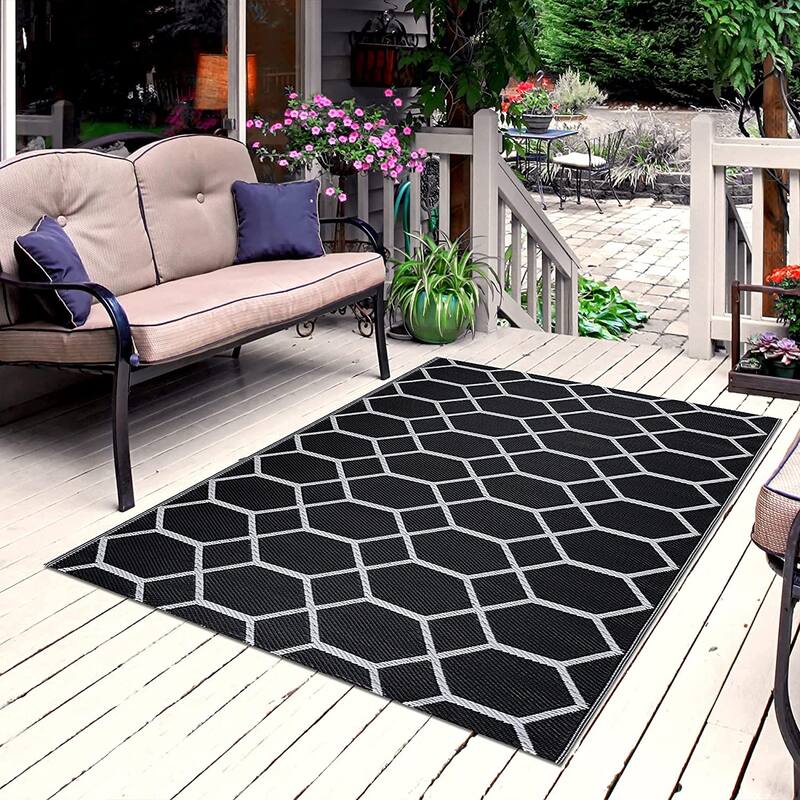 Miami Lightweight Reversible Recycled Plastic Outdoor Floor Mat/Rug - 6'x9' - Black&White