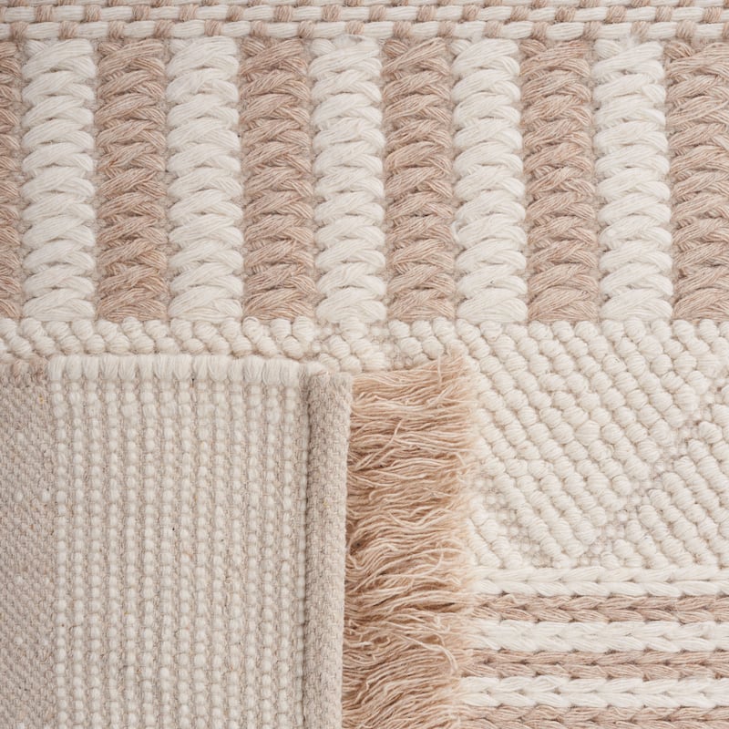 SAFAVIEH Handmade Natura Josyane Rustic Boho Fringe Wool Rug