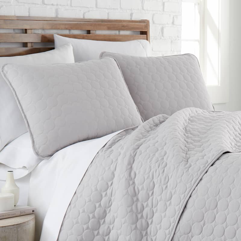 Vilano Ultra-Soft Lightweight 3-piece Quilt and Sham Set