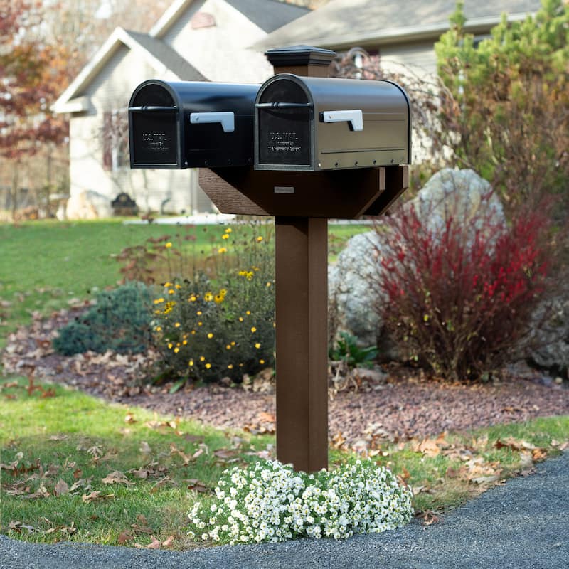 HIGHWOOD Hazelton Double-Sided Mailbox Post - Brown