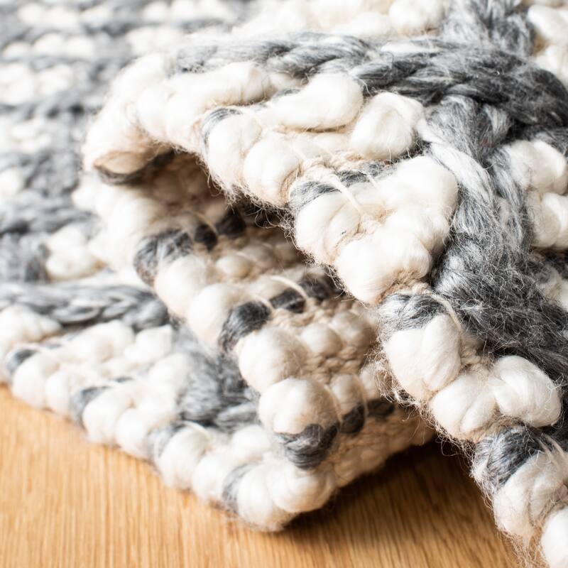 SAFAVIEH Handmade Natura Kumara Wool Rug