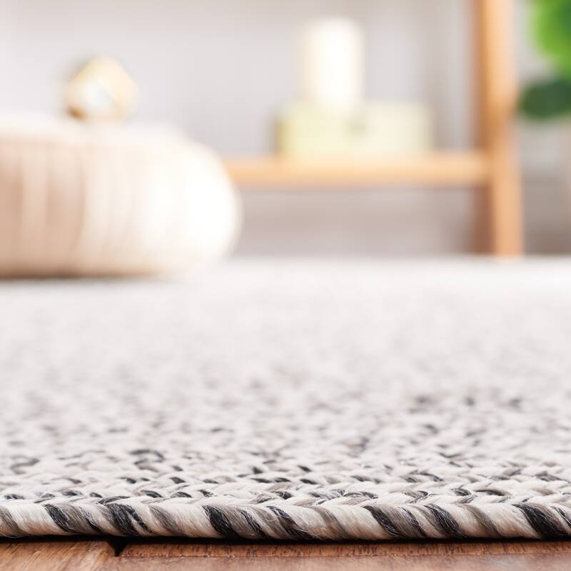 SAFAVIEH Handmade Braided Sakineh Casual Rug