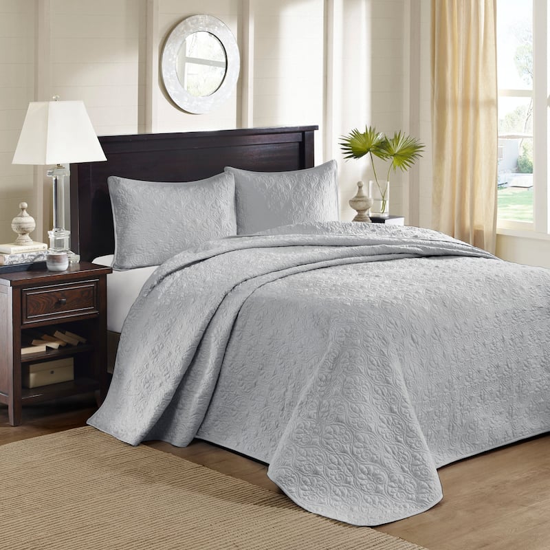Madison Park Mansfield Reversible Oversized 3-piece Solid Texture Bedspread Quilt Set with Matching Shams - Grey - Full