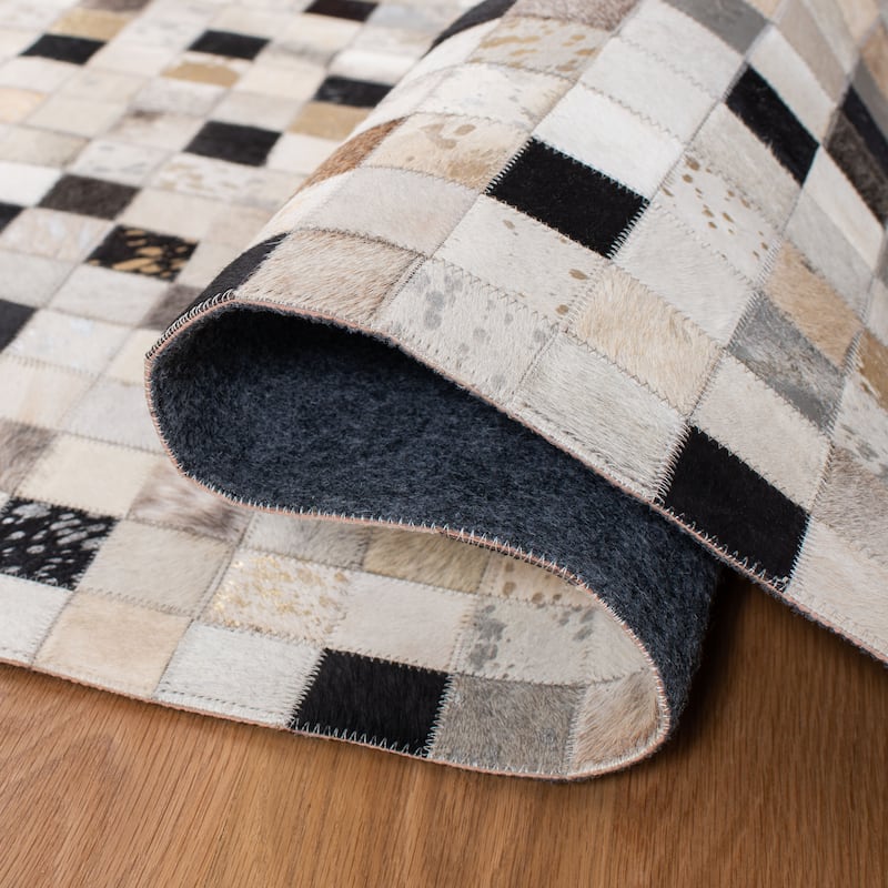 SAFAVIEH Benedicte Handmade Aloisia Leather Natural Hide Rug