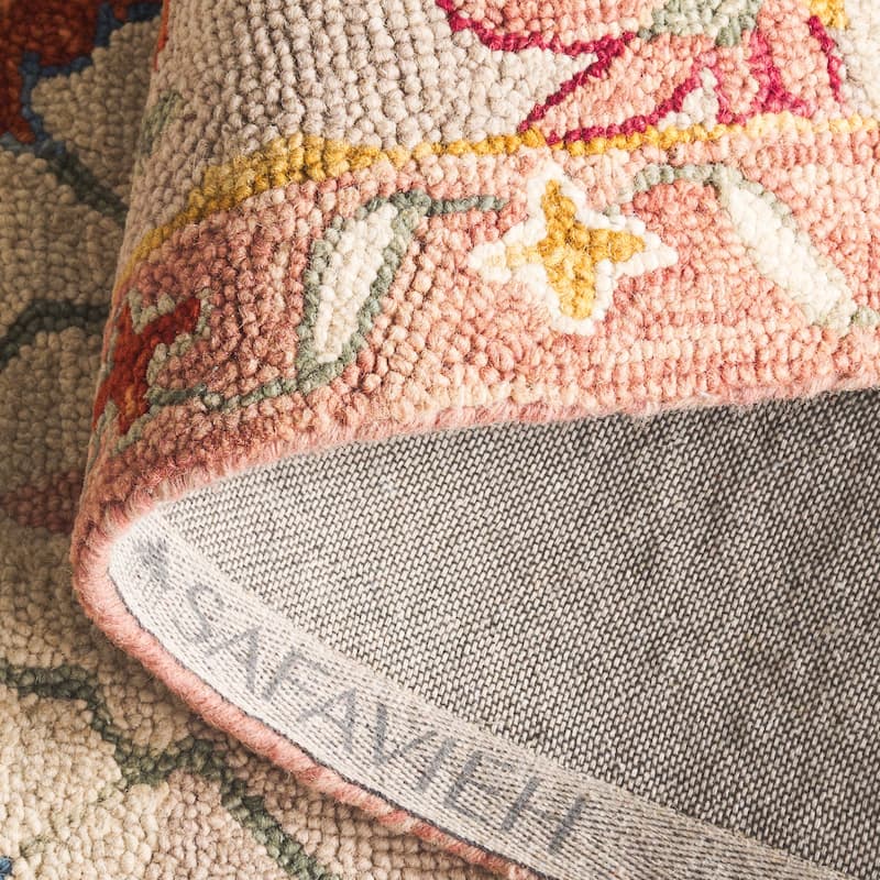 SAFAVIEH Handmade Aspen Miloranka Boho Floral Wool Rug