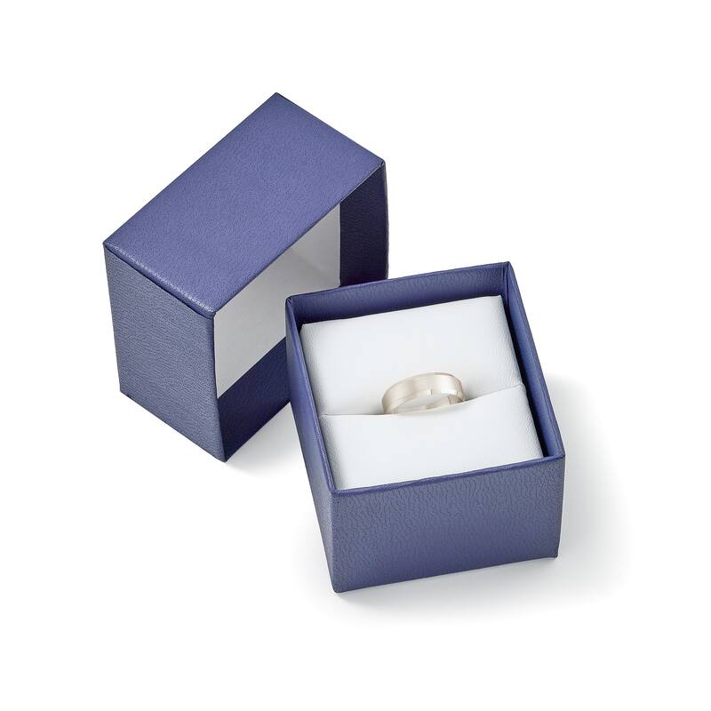 Clover White Gold Beveled Edge Wedding Band