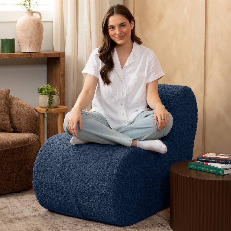 Jaxx Toccoa Chair - Luxurious Modern Sculpted Seating with Plush Sherpa Cover