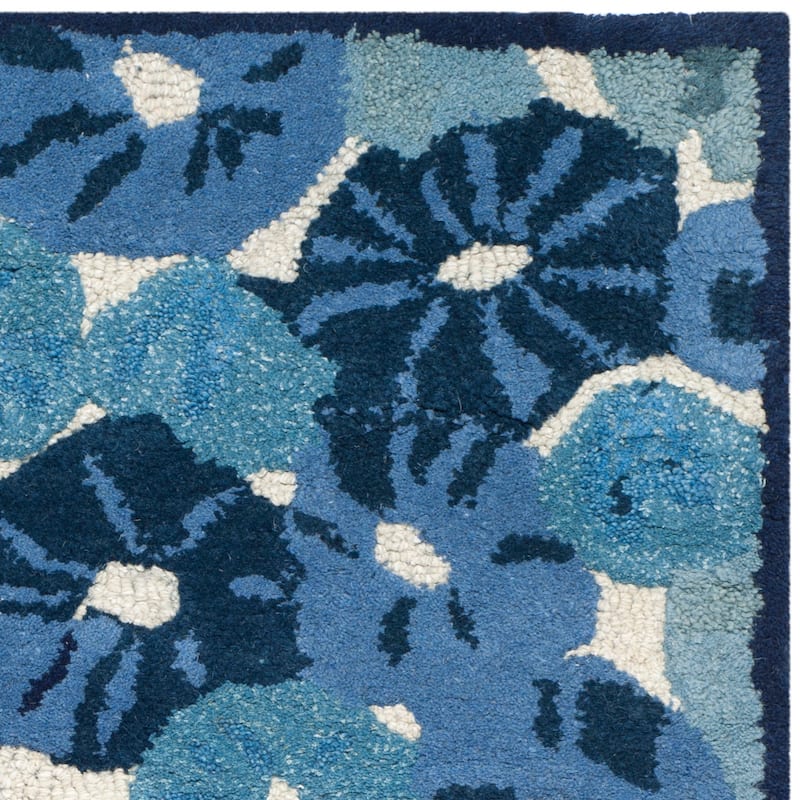 Martha Stewart by SAFAVIEH Poppy Field Wool/ Viscose Rug