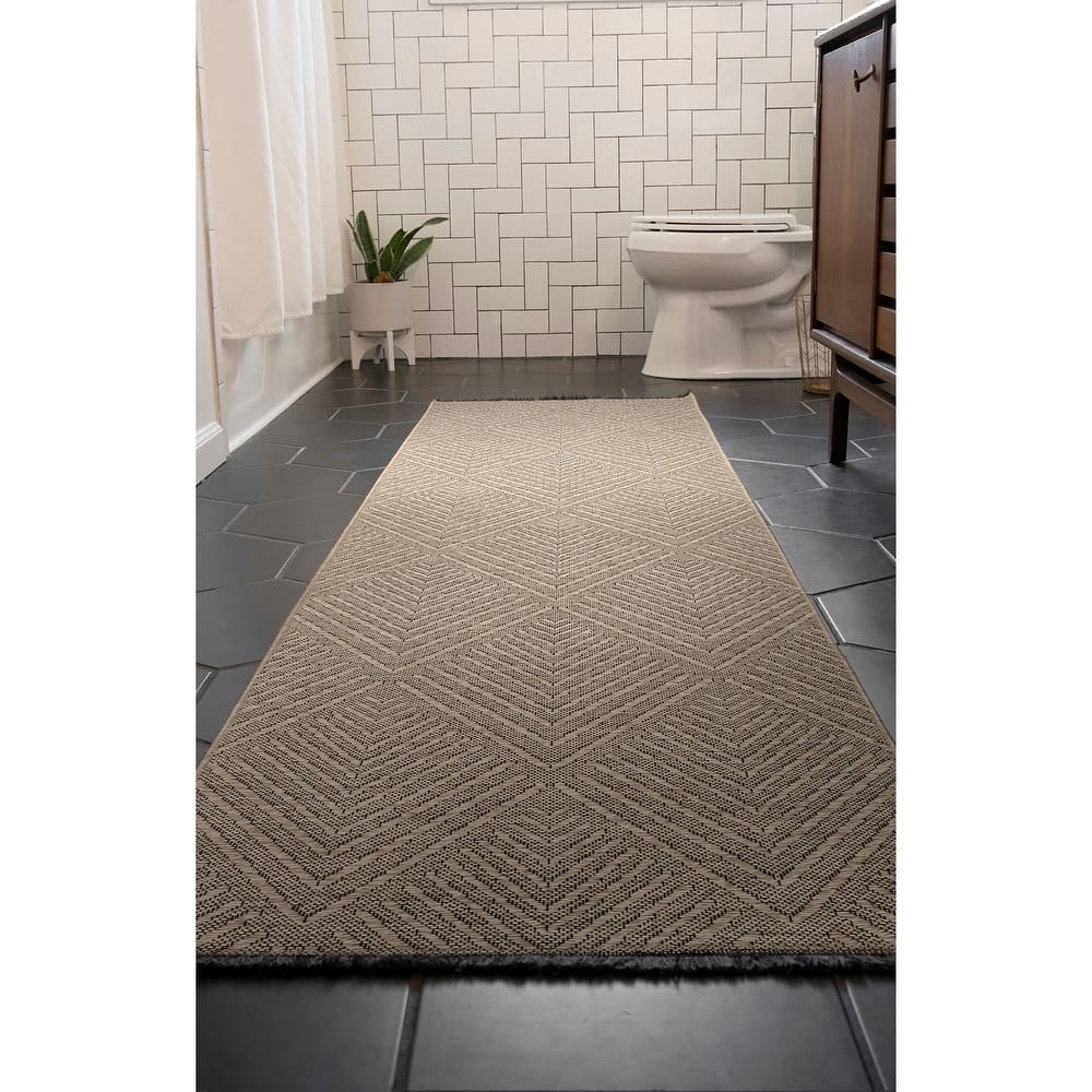 Alameda Solid Color Chevron Machine Washable Indoor Area Rug