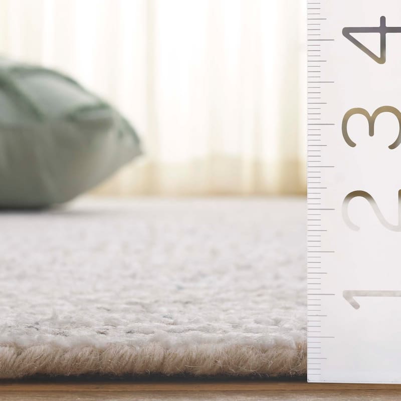 SAFAVIEH Handmade Ebony Kinue Wool Rug