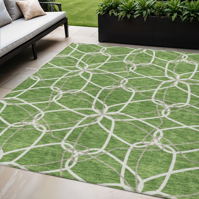 HomeRoots Geometric Modern Rectangle Outdoor Rug - 5' X 8'
