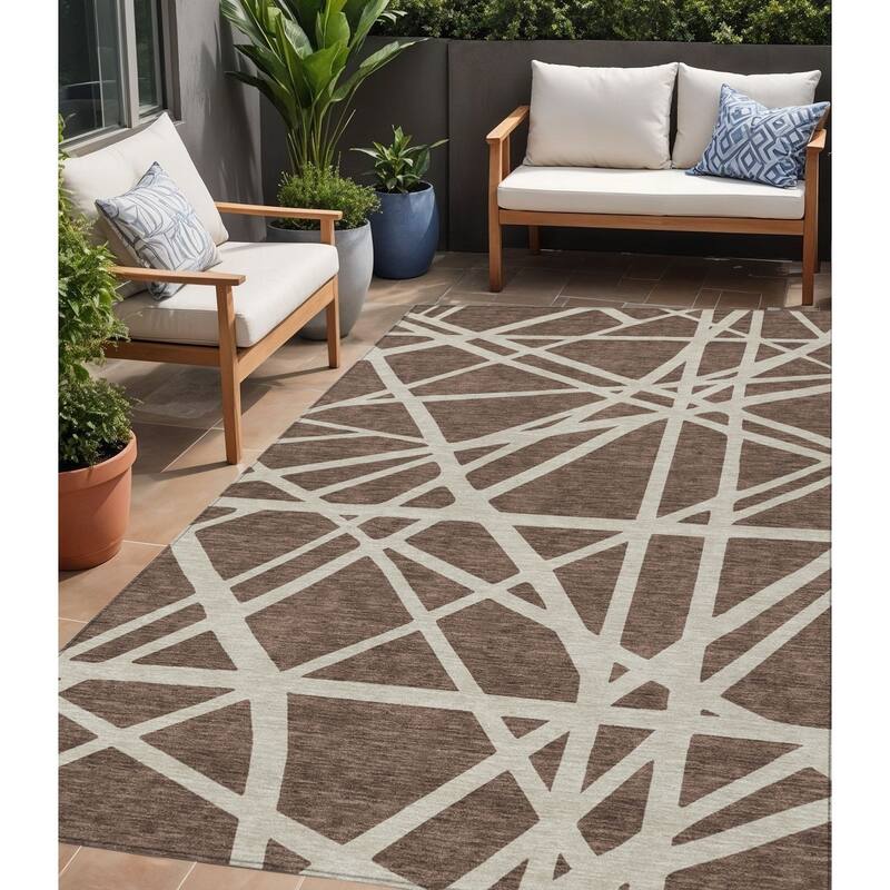 HomeRoots Geometric Transitional Rectangle Outdoor Rug - 5' X 8'