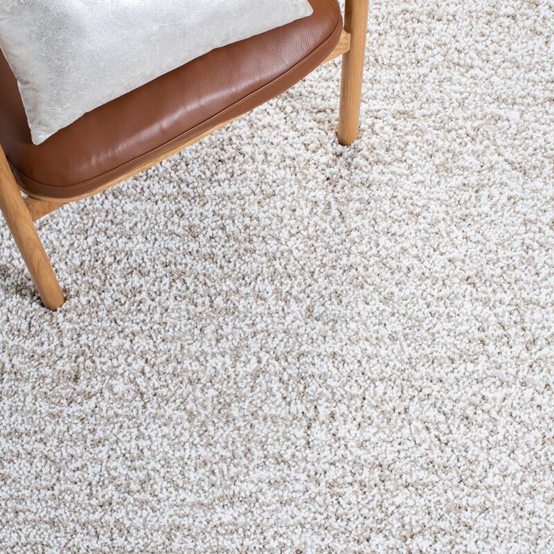 SAFAVIEH Handmade Ultimate Shag Makayla Rug