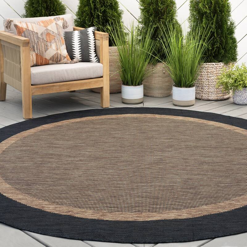 Exo Coastal Border Indoor/Outdoor Area Rug - 5'3'' Round - Black/Gold