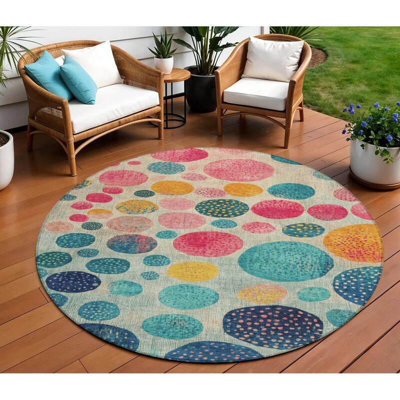HomeRoots Geometric Transitional Rectangle Outdoor Rug - 8' Round