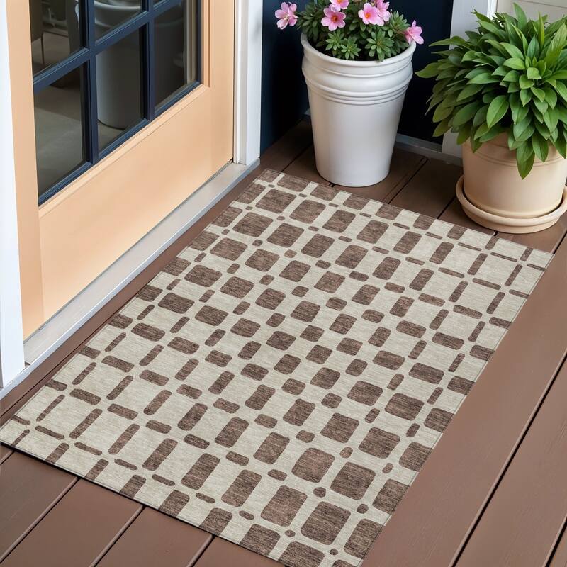 HomeRoots Geometric Transitional Rectangle Outdoor Rug - 3' x 5'