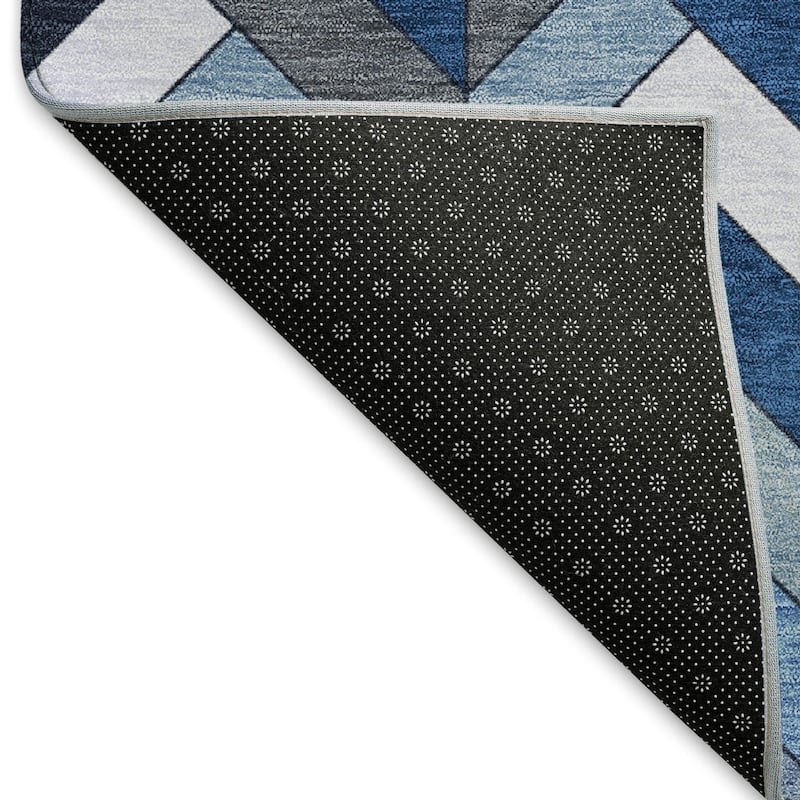 Machine Washable Indoor/ Outdoor Modern Chevron Chantille Rug