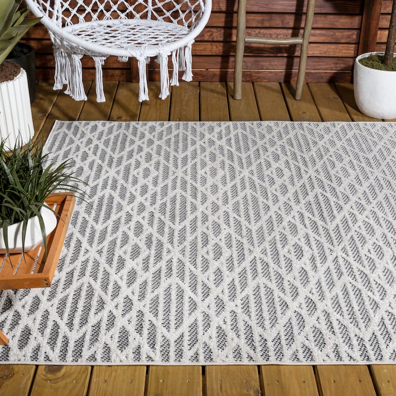JONATHAN Y Jazz High-Low Pile Moroccan Diamond Modern Indoor/Outdoor Area Rug