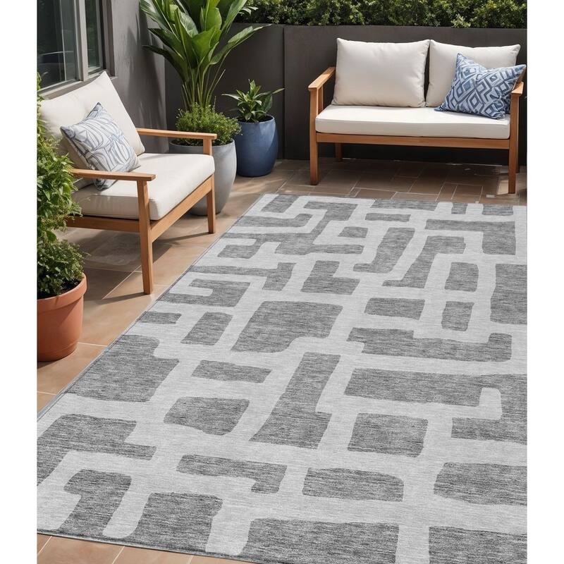 HomeRoots Abstract Transitional Rectangle Outdoor Rug - 5' X 8'
