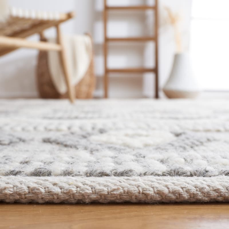 SAFAVIEH Handmade Natura Gizela Boho Wool Rug