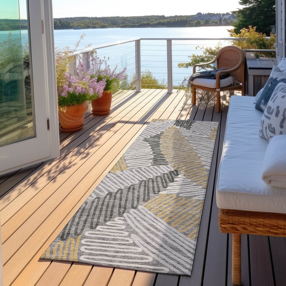 Machine Washable Indoor/ Outdoor Chantille Contemporary Squiggles Rug