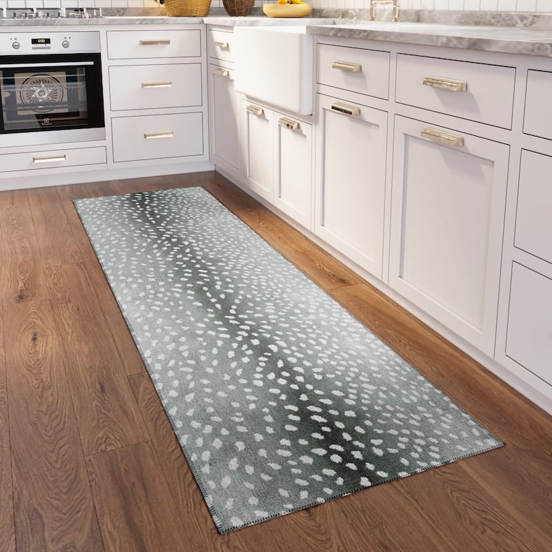 Indoor/ Outdoor Addison Safari Gazelle Animal Print Washable Area Rug - 2'3" x 7'6" - Grey